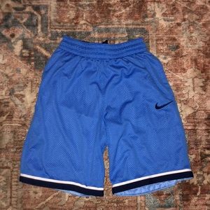 North Carolina blue men’s Nike basketball shorts size S